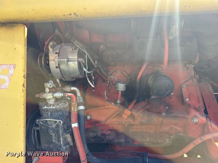 image for item EG6395 1992 New Holland 1118 swather / windrower