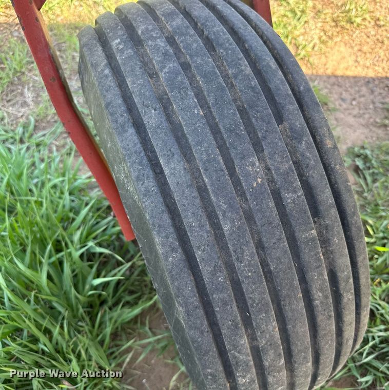 image for item EG6395 1992 New Holland 1118 swather / windrower