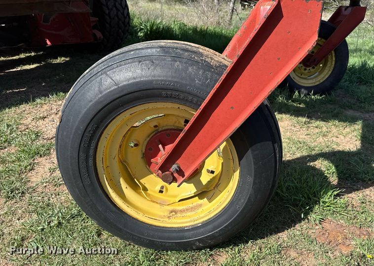 image for item EG6395 1992 New Holland 1118 swather / windrower