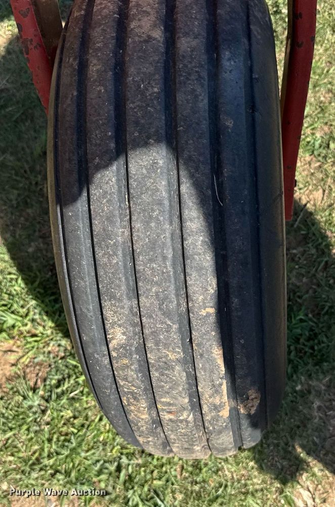 image for item EG6395 1992 New Holland 1118 swather / windrower