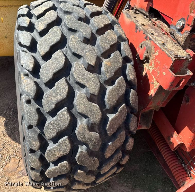 image for item EG6395 1992 New Holland 1118 swather / windrower