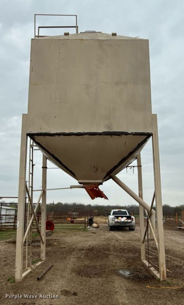 image for item EG8055 Grain bin