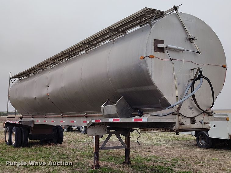 image for item EH0287 2000 Pinson feed delivery trailer