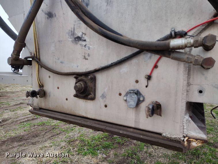 image for item EH0287 2000 Pinson feed delivery trailer