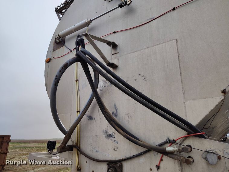 image for item EH0287 2000 Pinson feed delivery trailer