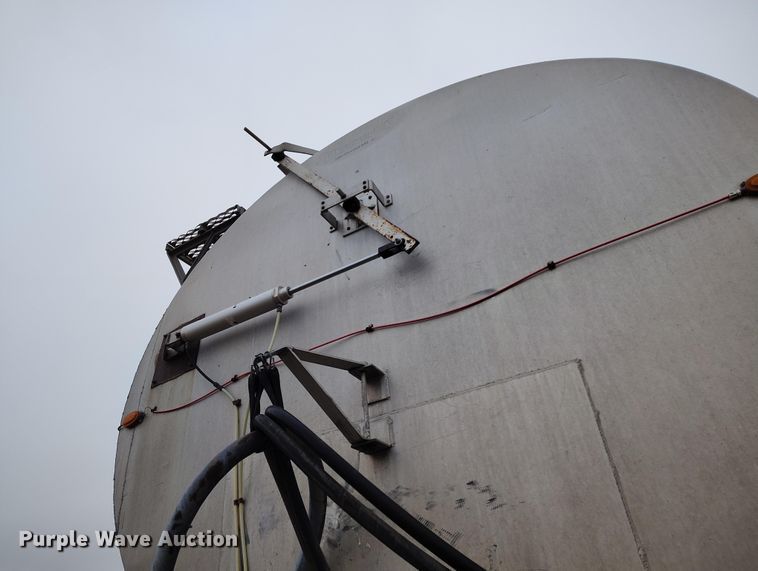 image for item EH0287 2000 Pinson feed delivery trailer