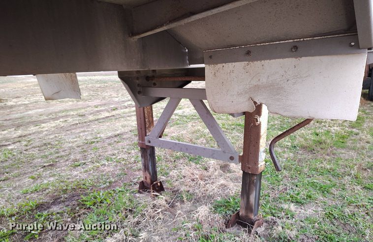 image for item EH0287 2000 Pinson feed delivery trailer