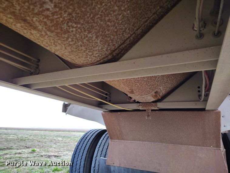 image for item EH0287 2000 Pinson feed delivery trailer