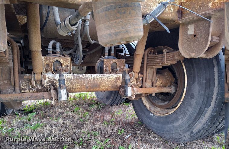 image for item EH0287 2000 Pinson feed delivery trailer