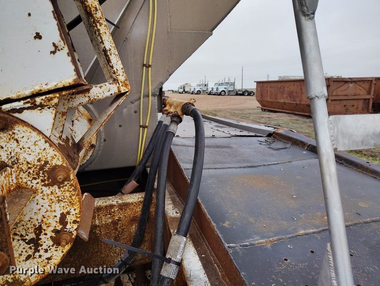 image for item EH0287 2000 Pinson feed delivery trailer