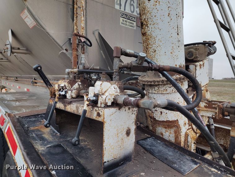 image for item EH0287 2000 Pinson feed delivery trailer