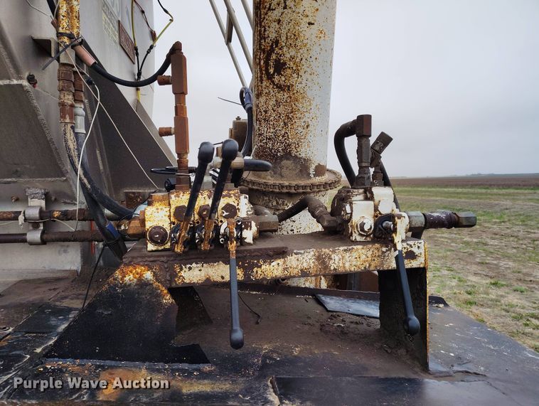 image for item EH0287 2000 Pinson feed delivery trailer