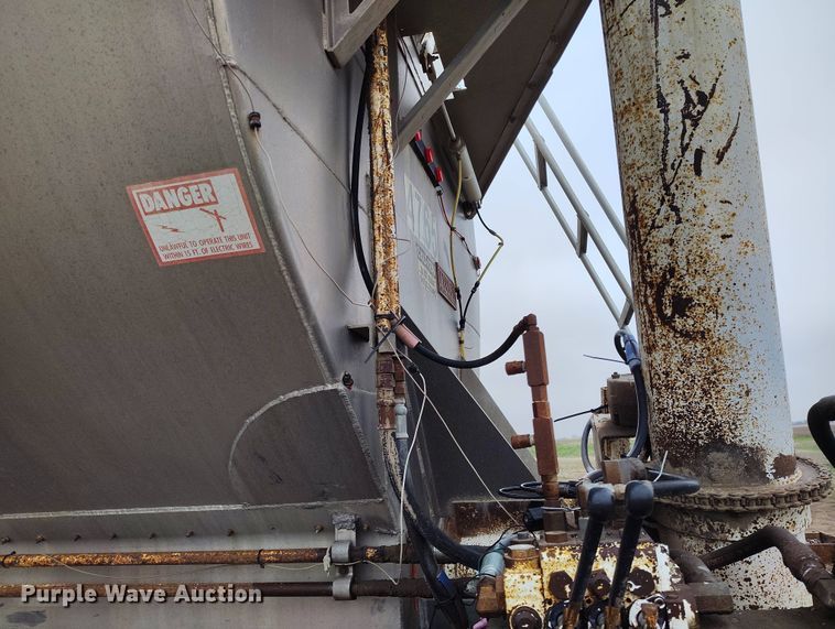 image for item EH0287 2000 Pinson feed delivery trailer