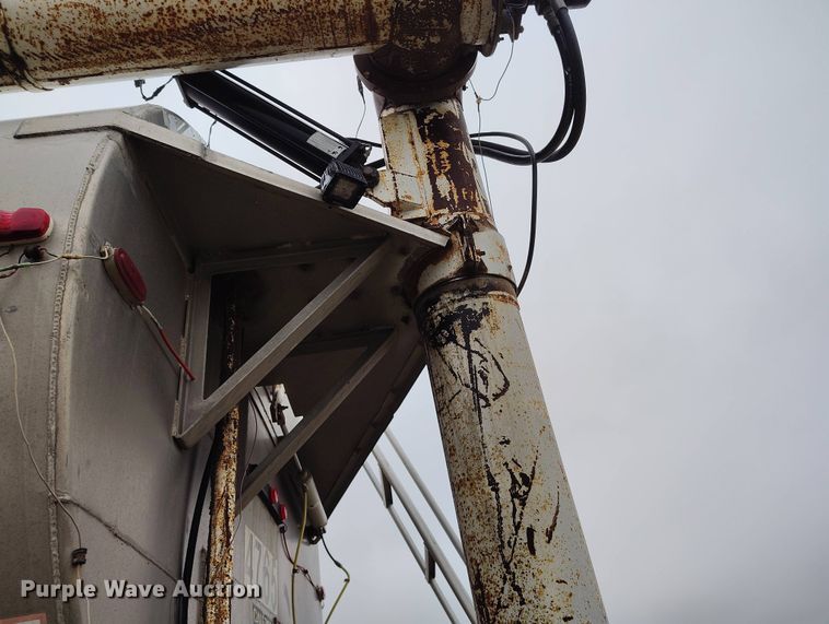 image for item EH0287 2000 Pinson feed delivery trailer