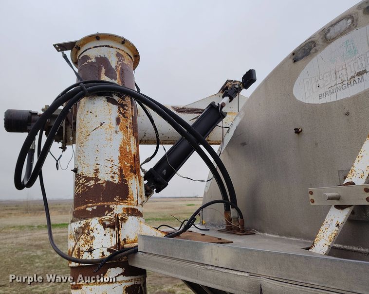 image for item EH0287 2000 Pinson feed delivery trailer