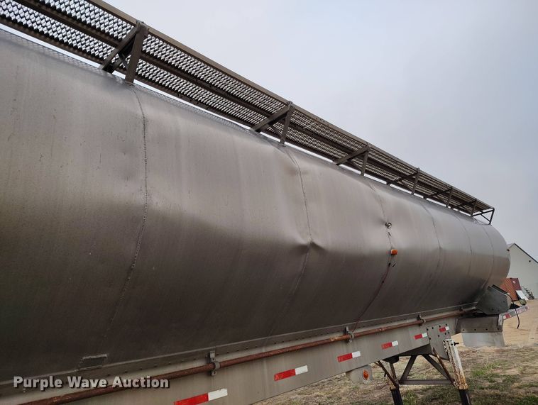 image for item EH0287 2000 Pinson feed delivery trailer