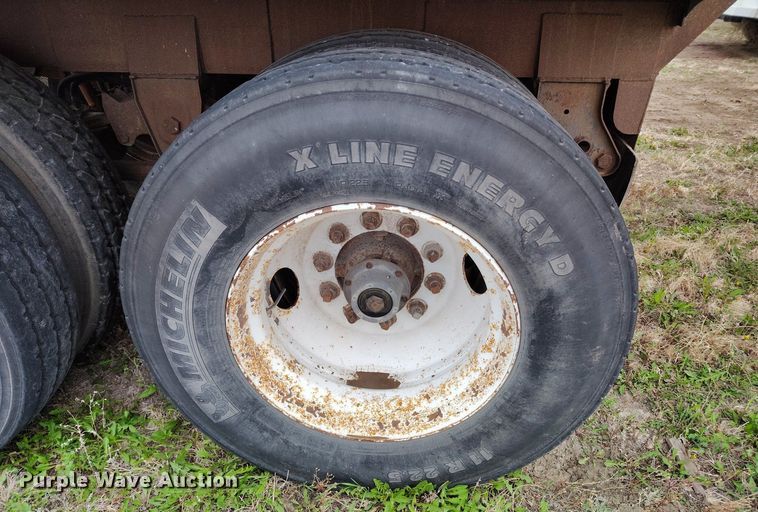 image for item EH0287 2000 Pinson feed delivery trailer