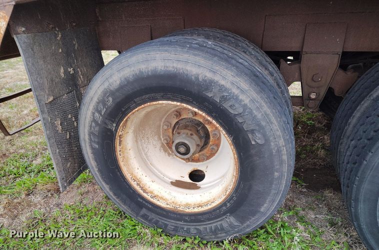 image for item EH0287 2000 Pinson feed delivery trailer