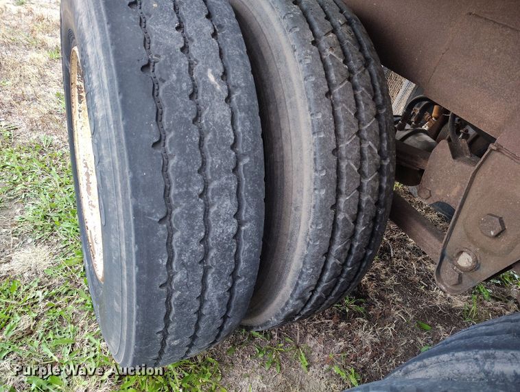 image for item EH0287 2000 Pinson feed delivery trailer