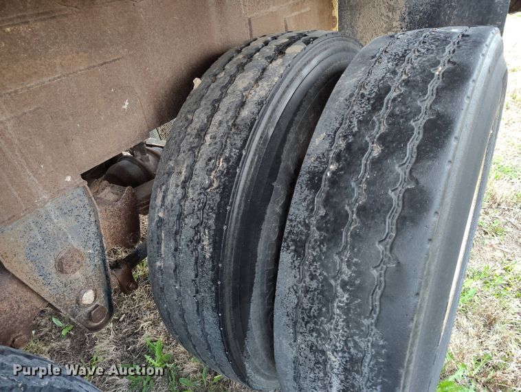 image for item EH0287 2000 Pinson feed delivery trailer