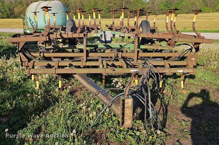 image for item EI8976 John Deere 1010 field cultivator