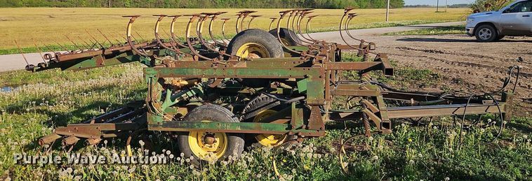 image for item EI8976 John Deere 1010 field cultivator