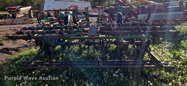 image for item EI8976 John Deere 1010 field cultivator