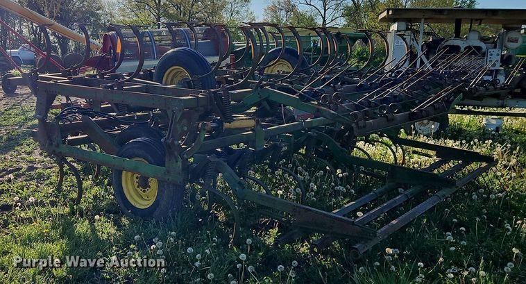 image for item EI8976 John Deere 1010 field cultivator