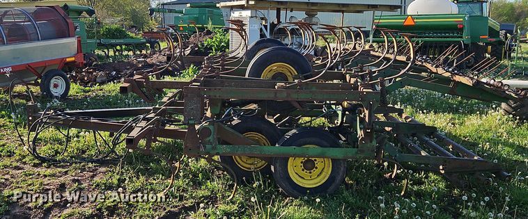 image for item EI8976 John Deere 1010 field cultivator