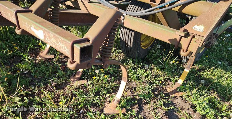 image for item EI8976 John Deere 1010 field cultivator