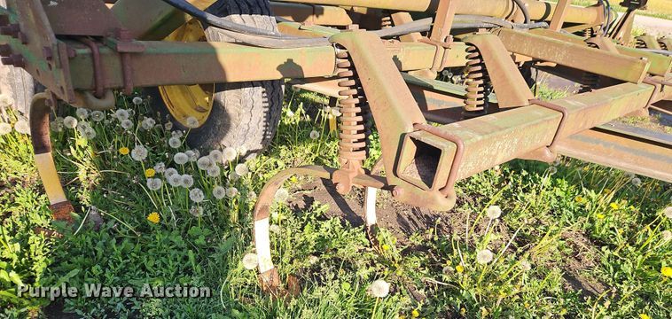image for item EI8976 John Deere 1010 field cultivator