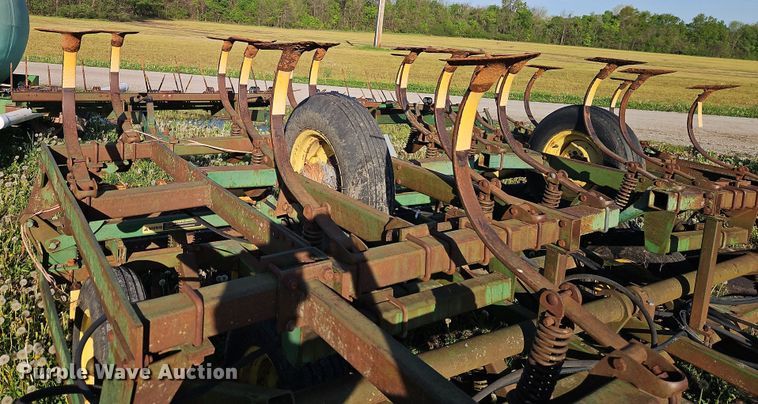 image for item EI8976 John Deere 1010 field cultivator