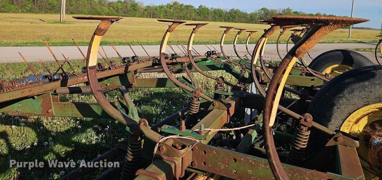 image for item EI8976 John Deere 1010 field cultivator
