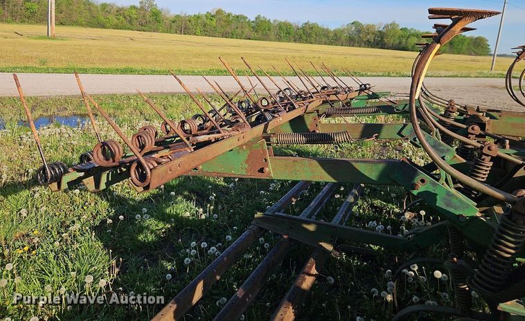 image for item EI8976 John Deere 1010 field cultivator