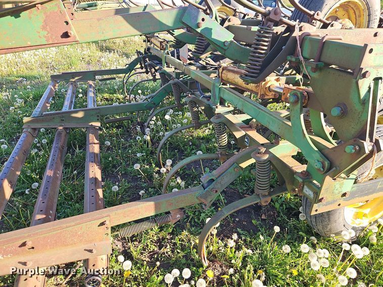 image for item EI8976 John Deere 1010 field cultivator