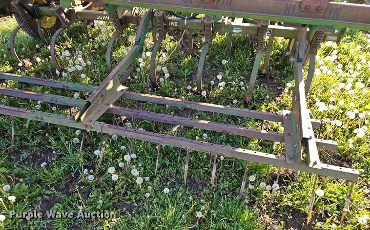 image for item EI8976 John Deere 1010 field cultivator