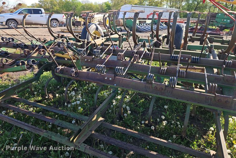 image for item EI8976 John Deere 1010 field cultivator