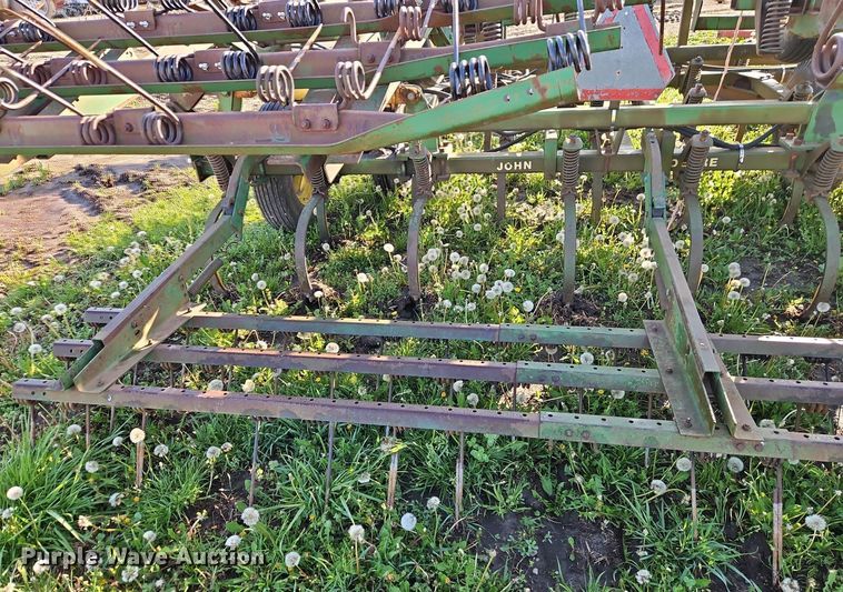 image for item EI8976 John Deere 1010 field cultivator