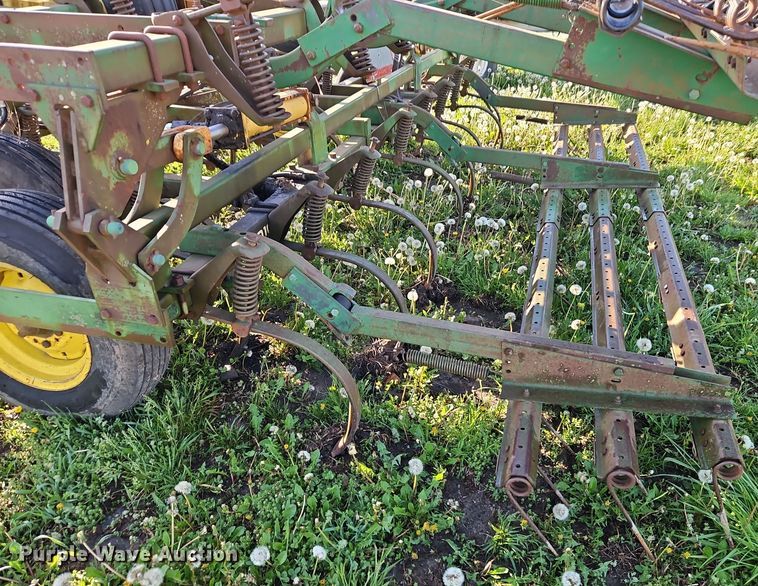 image for item EI8976 John Deere 1010 field cultivator