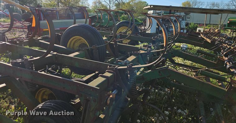 image for item EI8976 John Deere 1010 field cultivator