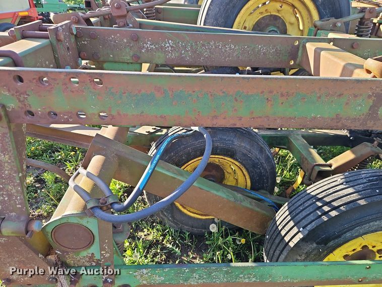 image for item EI8976 John Deere 1010 field cultivator