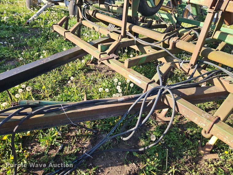 image for item EI8976 John Deere 1010 field cultivator