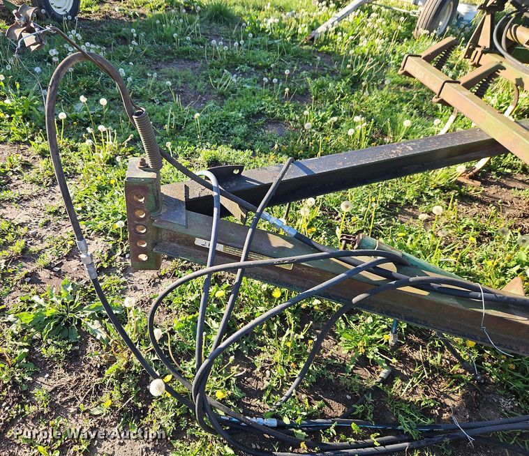 image for item EI8976 John Deere 1010 field cultivator