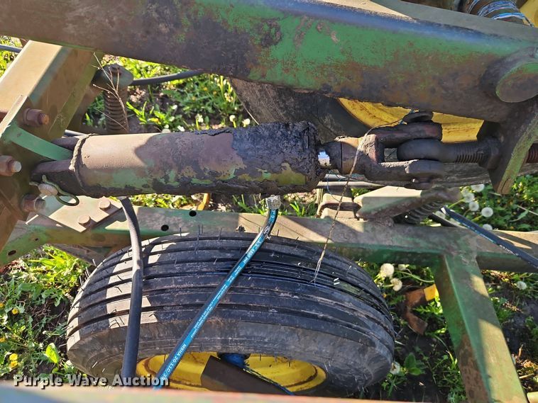 image for item EI8976 John Deere 1010 field cultivator
