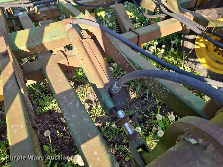image for item EI8976 John Deere 1010 field cultivator