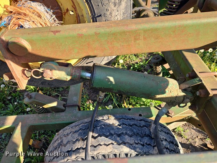 image for item EI8976 John Deere 1010 field cultivator