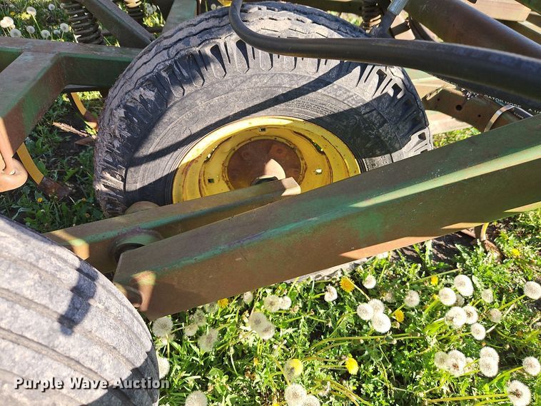 image for item EI8976 John Deere 1010 field cultivator