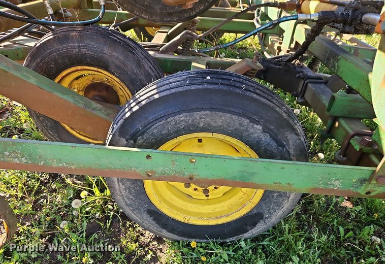 image for item EI8976 John Deere 1010 field cultivator