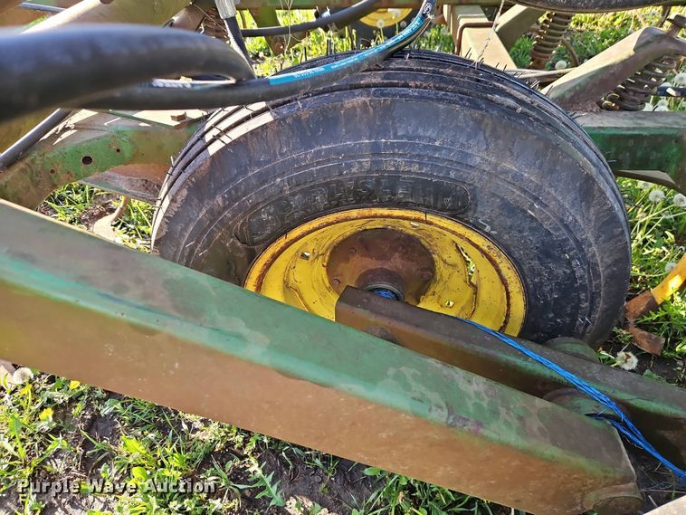 image for item EI8976 John Deere 1010 field cultivator