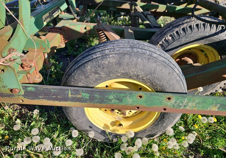 image for item EI8976 John Deere 1010 field cultivator